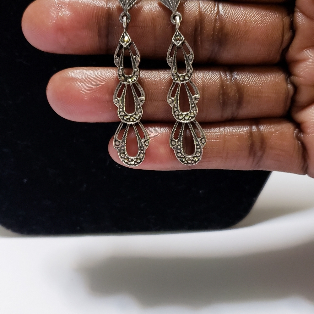 Stunning Estate Signed Three Tier Sterling Silver Marcasite Dangle Earrings. - Picture 4 of 7